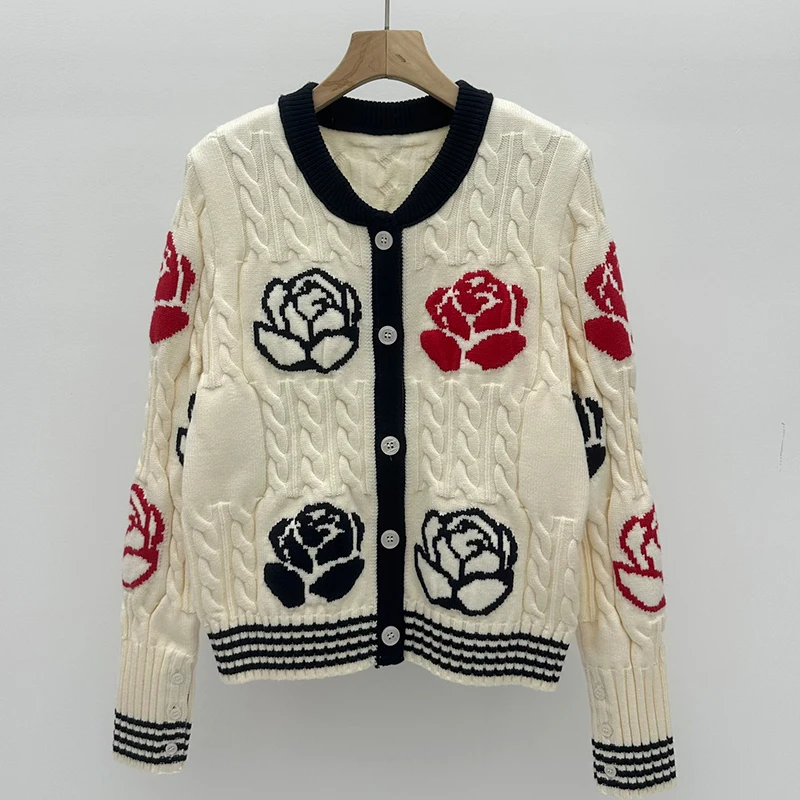 سترة متماسكة مطرزة بالزهور سترة نسائية لخريف وشتاء 2025 بأكمام طويلة ورقبة دائرية ملابس تريكو أنيقة
