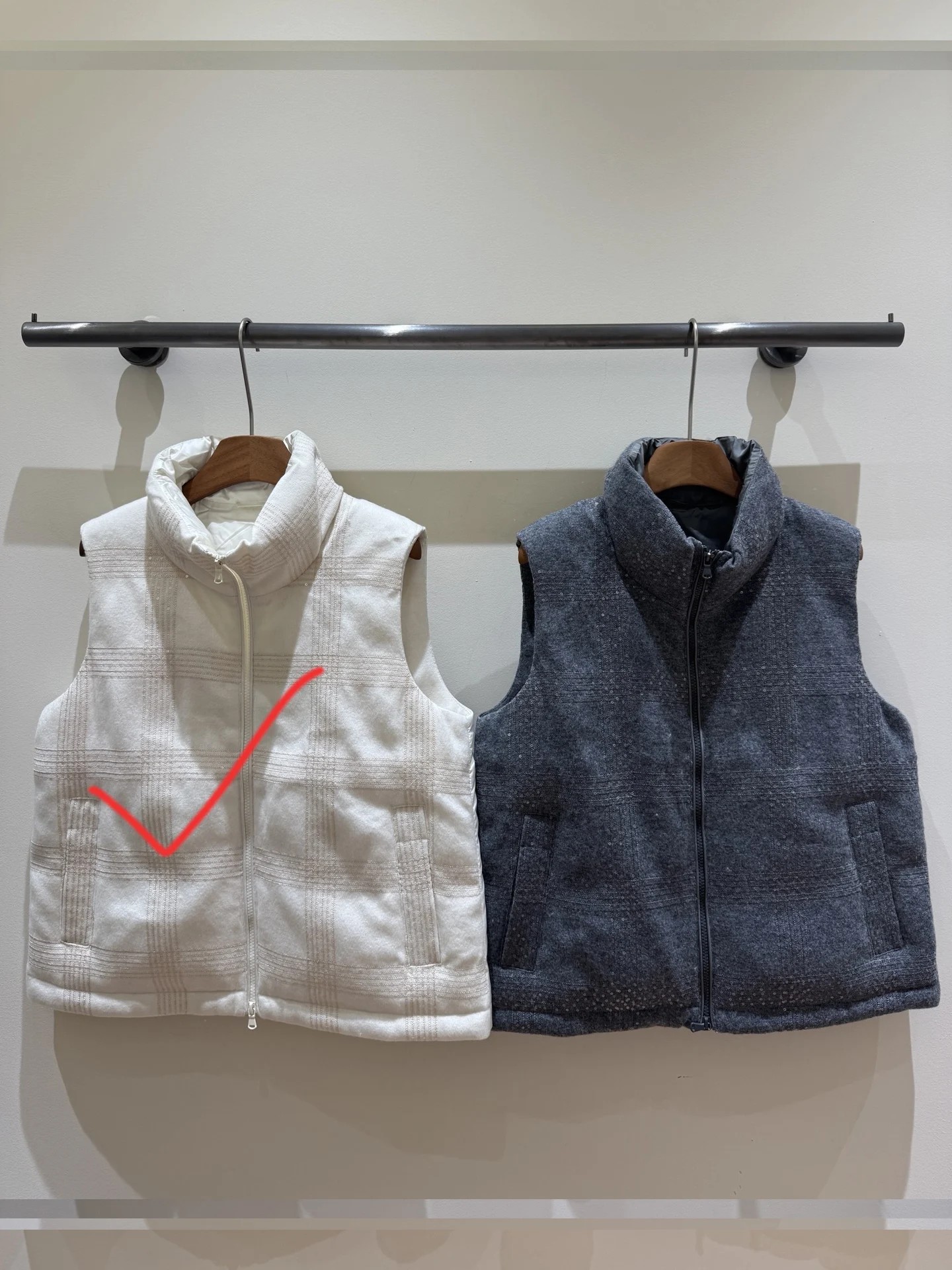 New High-Quality Stylish Women's Sequin Goose Down Vest (Autumn/Winter 2026) Sizes: S, M, L | Colors: Dark Gray, White