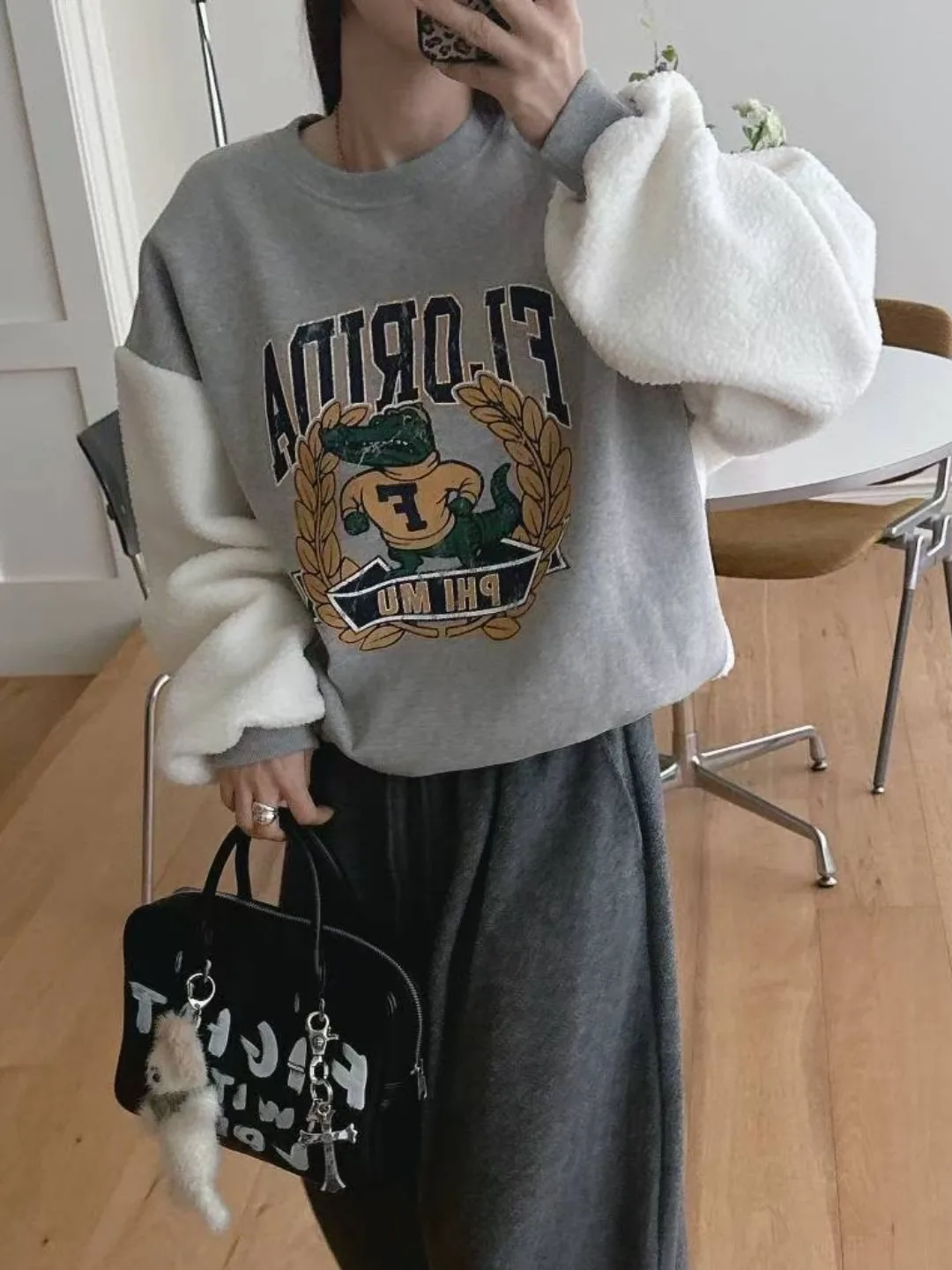 Felpa con cappuccio calda e casual con stampa di lettere dei cartoni animati da donna autunno inverno maglione allentato abbinato testa sopra il cuore coreano Sle