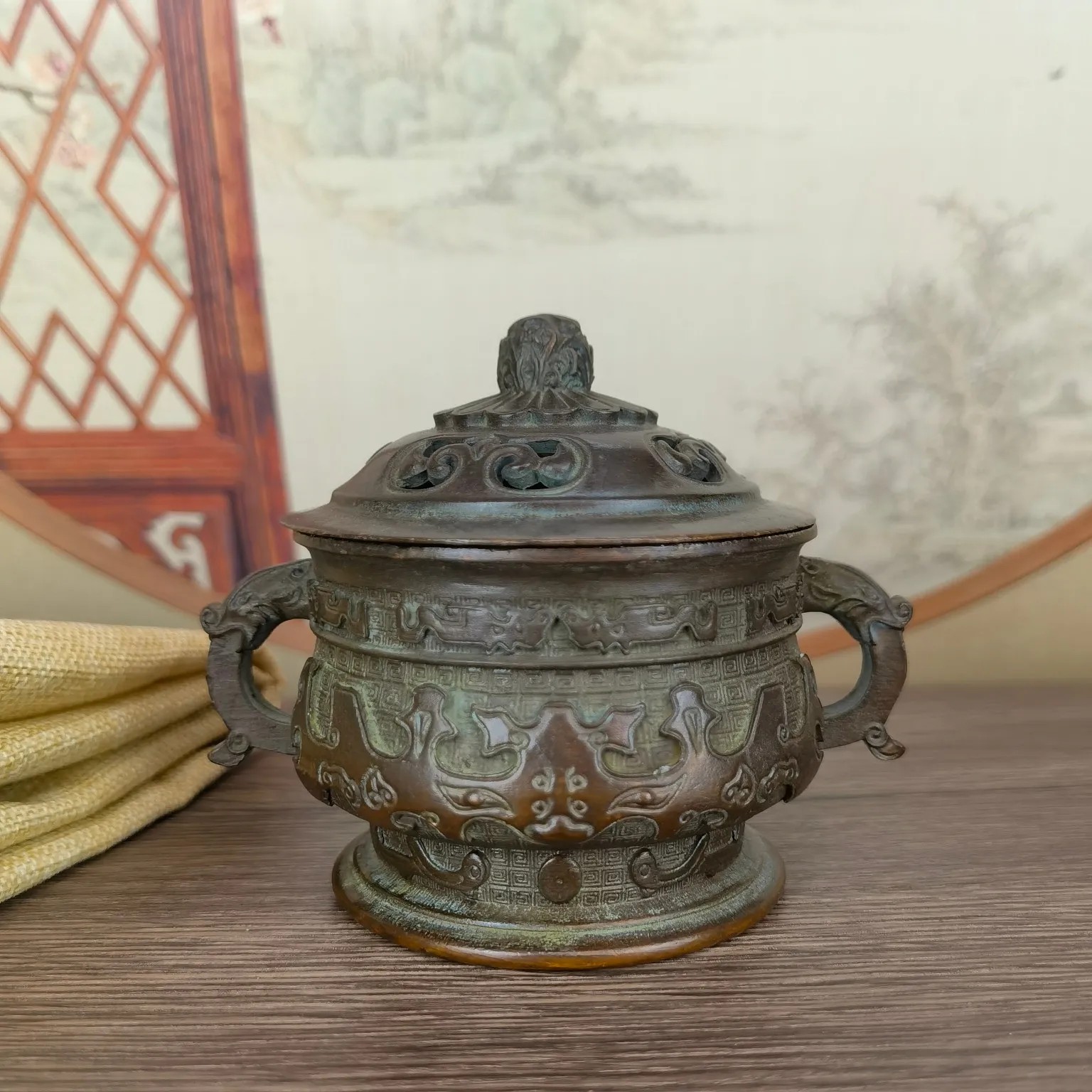 

Daming Xuande is the base ear burner aromatherapy burner household incense road decorative ornament with fine workmanship