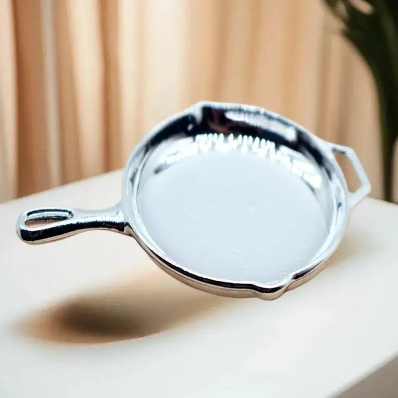 1Pcs Miniature Dollhouse Alloy Pan Toy; Simulation Scene Decor Doll House Accessories