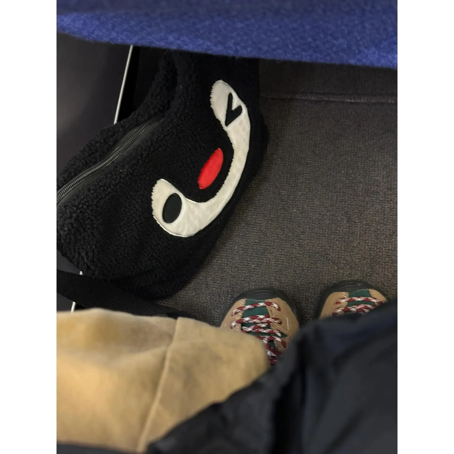 

Adorable Cartoon Emotion Double-Sided Plu Crossbody Commuter Bag Faionable Versatile oulder Bag for All Ages