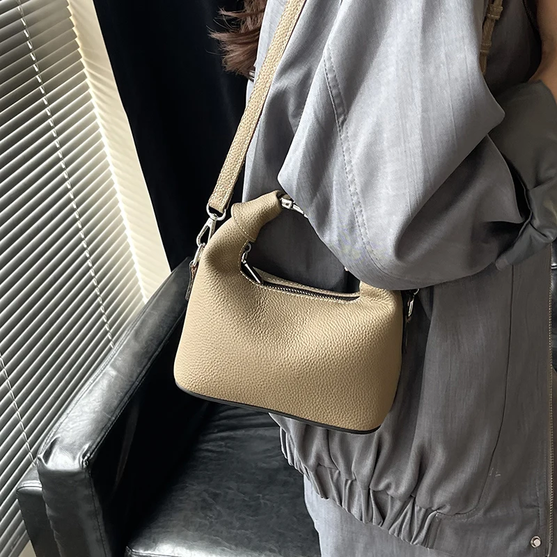 

Luxury Women Elegant Leather Fashion Shoulder Bag High End Designer Tote Handbag For Stylish City Lifestyle Wear