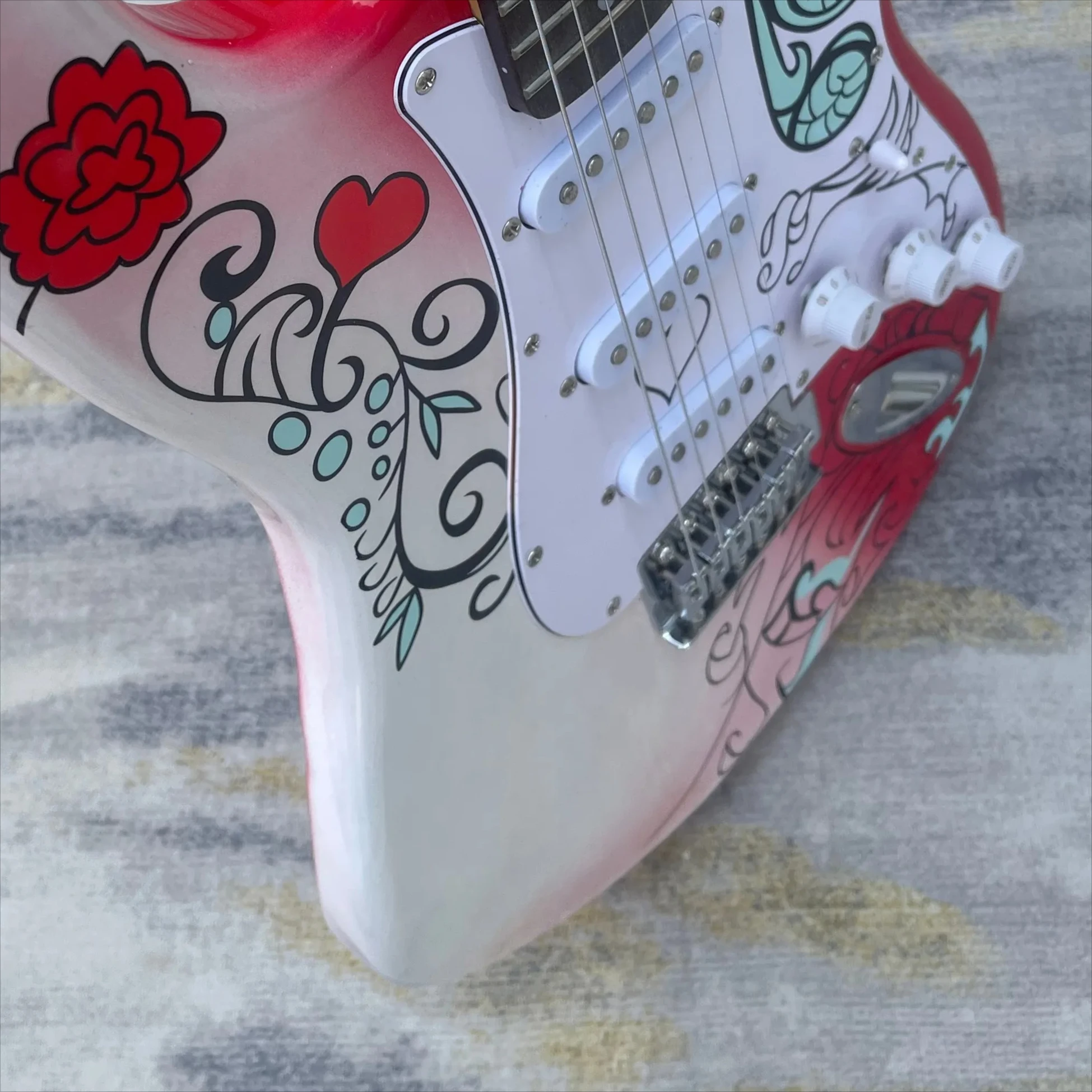Hand-Painted Graffiti  Rose Pattern Entwined  Gloss Red-white Gradient Paint  Electric Guitar SSS Pickup Beginners Gift Hot 2026