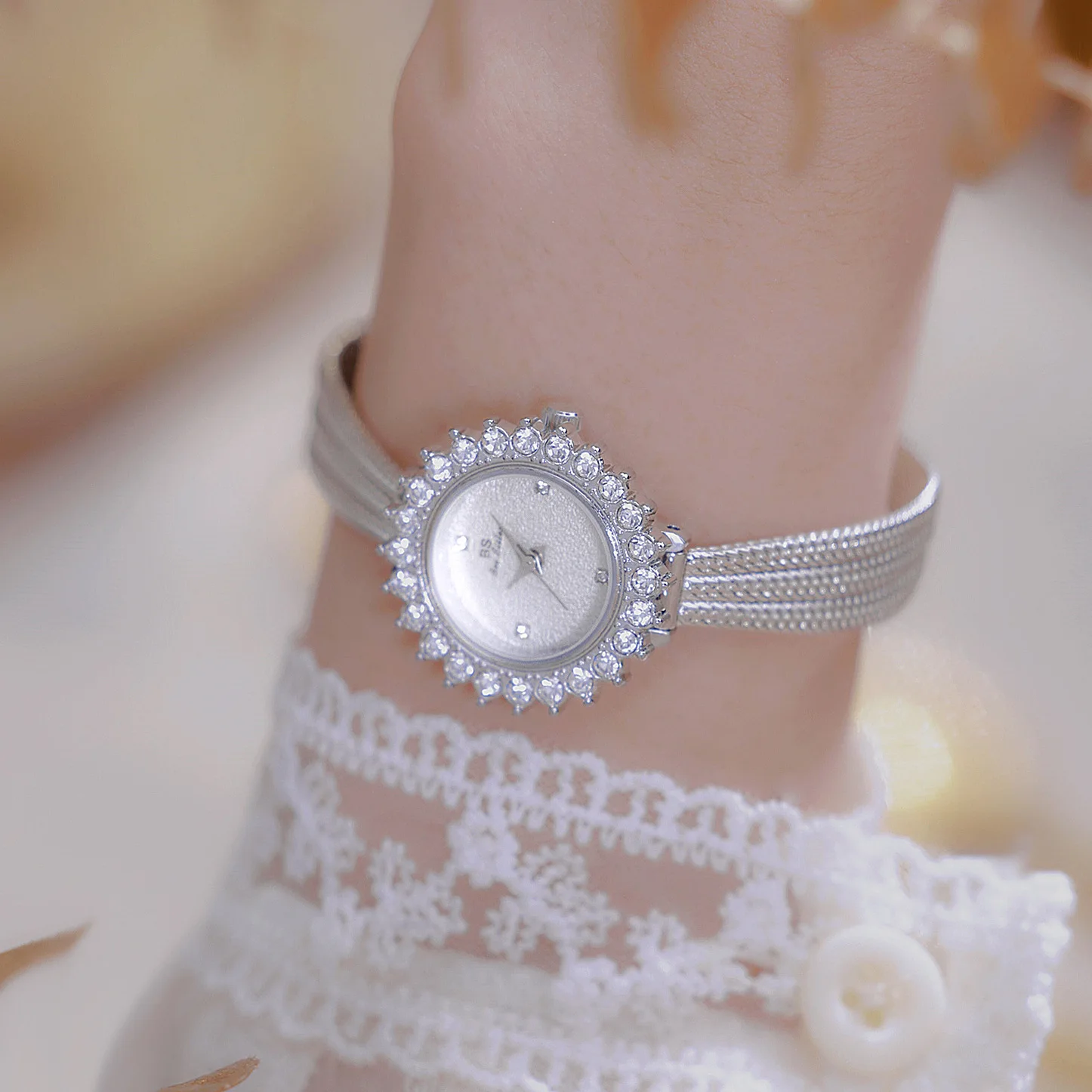 Orologi da donna di lusso alla moda cinturino in grano temperamento diamante quadrante circolare orologio da polso da donna al quarzo orologi impermeabili per le donne