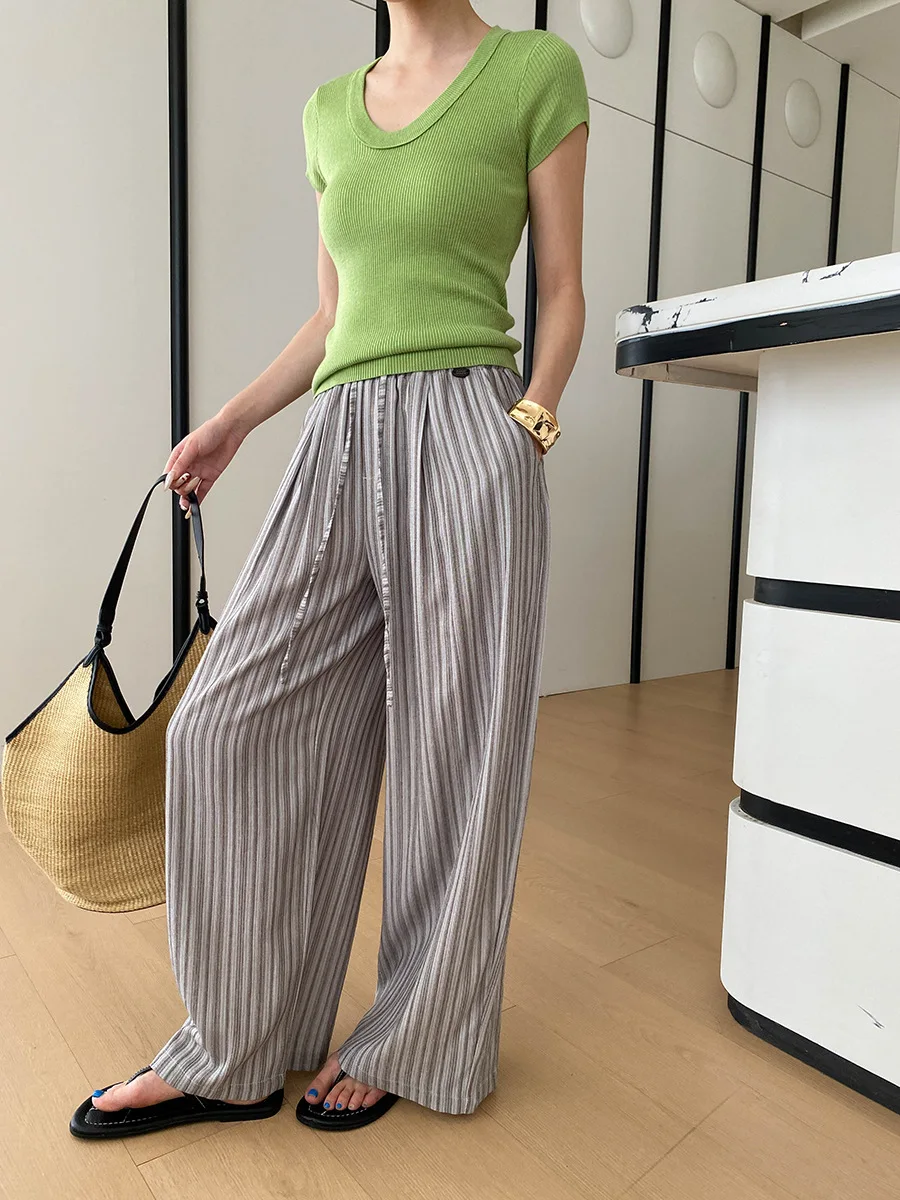 Sommerliche gestreifte, locker sitzende Freizeithose mit hoher Taille für Damen – Detail 14