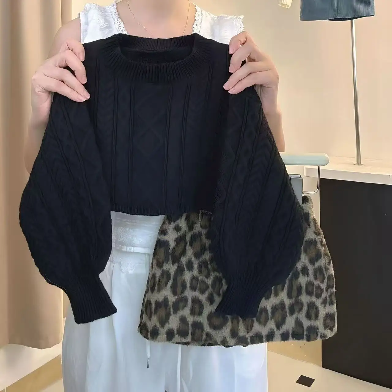 

Girls' Spring and Autumn Set New Korean Edition Children's Baby Stylish Short Sweater Leopard Pattern Short Skirt Two Piece Set