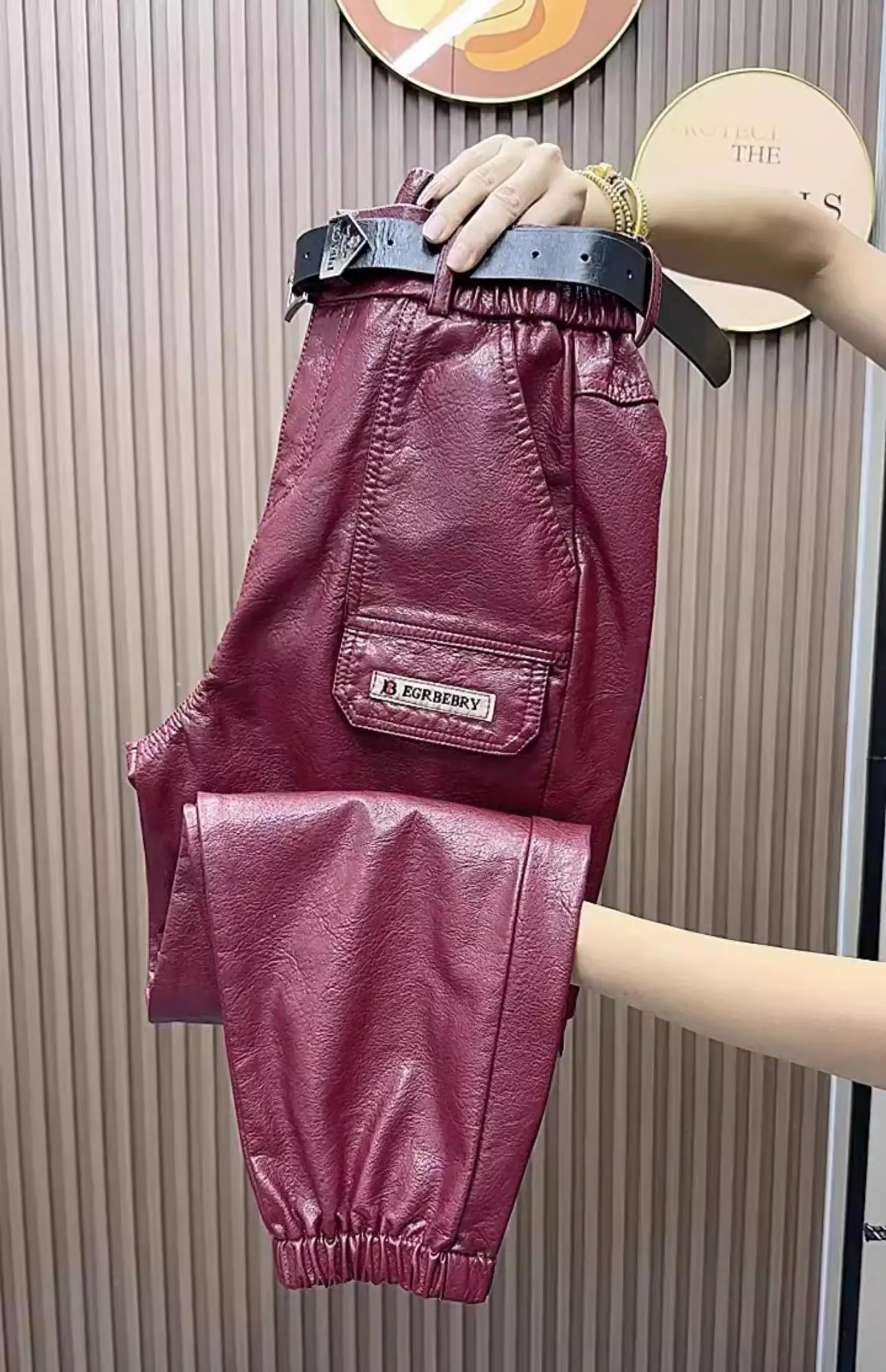 Pantalones Cargo de cuero para mujer, pantalones clásicos de gran tamaño, decoración de bolsillo, tendencia de moda, Departamento oscuro, otoño e