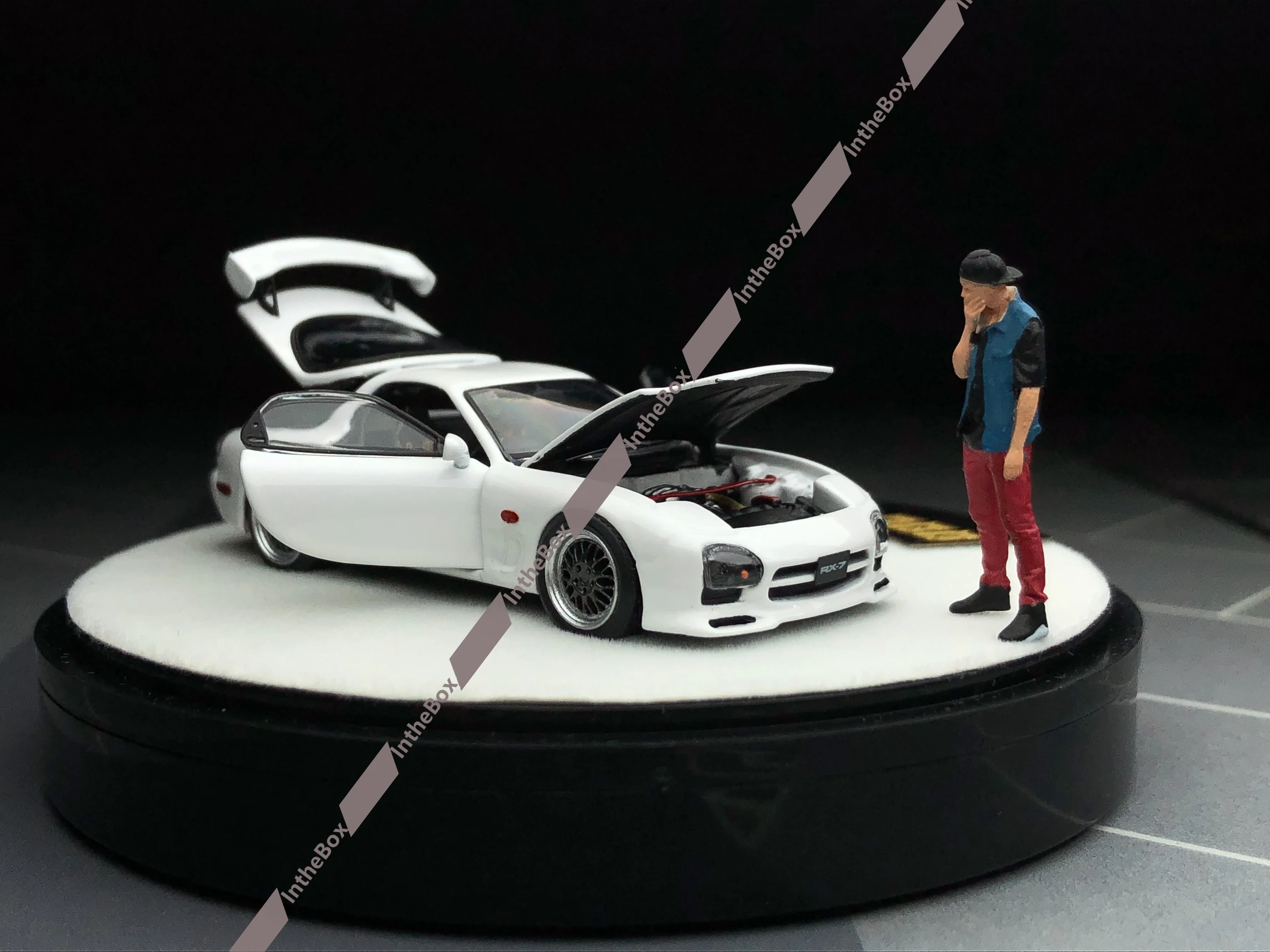 

PGM 1/64 RX7 FD3S With Figurine Boy White Diecast Model Car Collection Limited Edition Hobby Toys