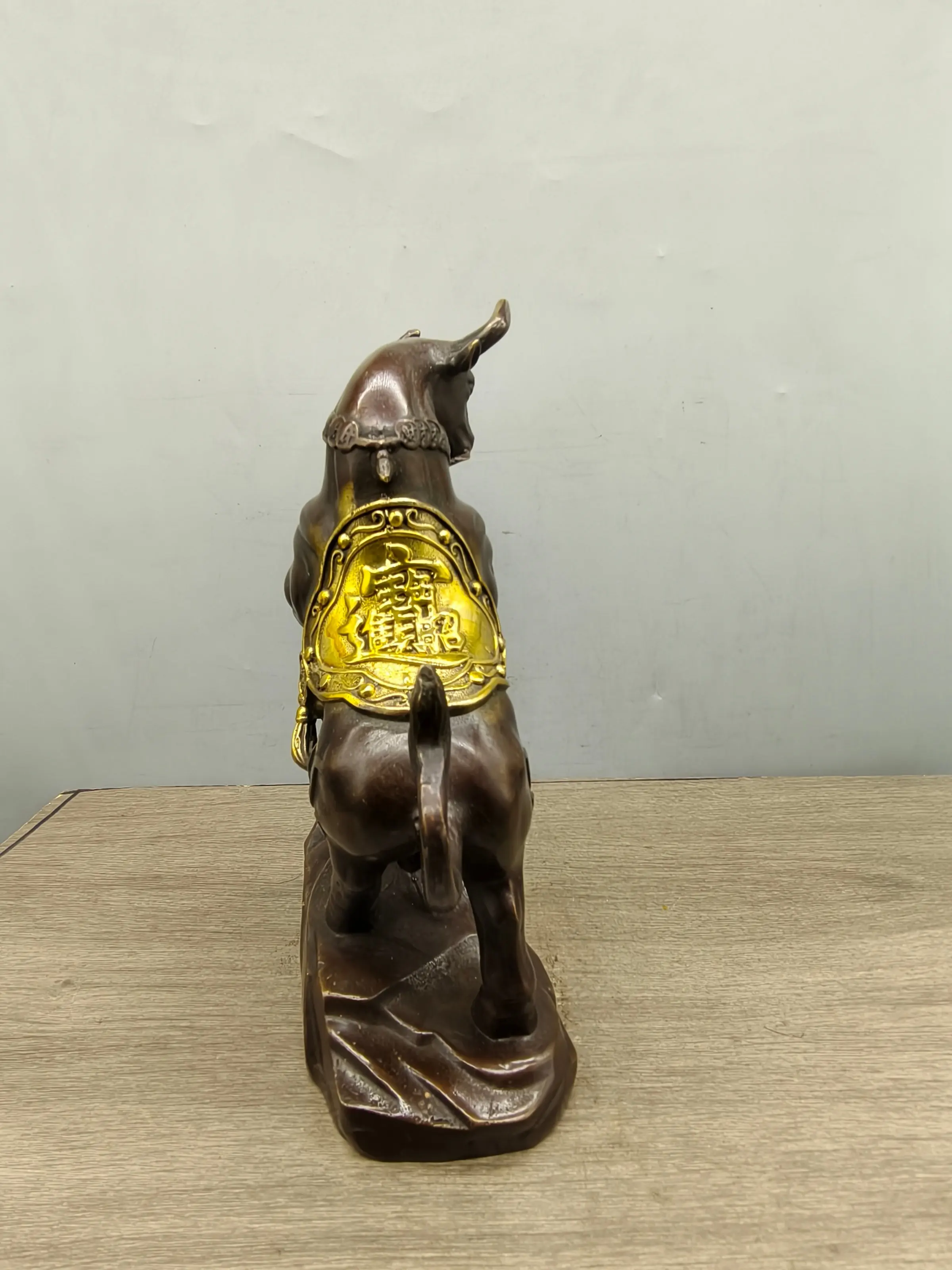 Retro bronzes gilded living room porch calf ornaments office decoration