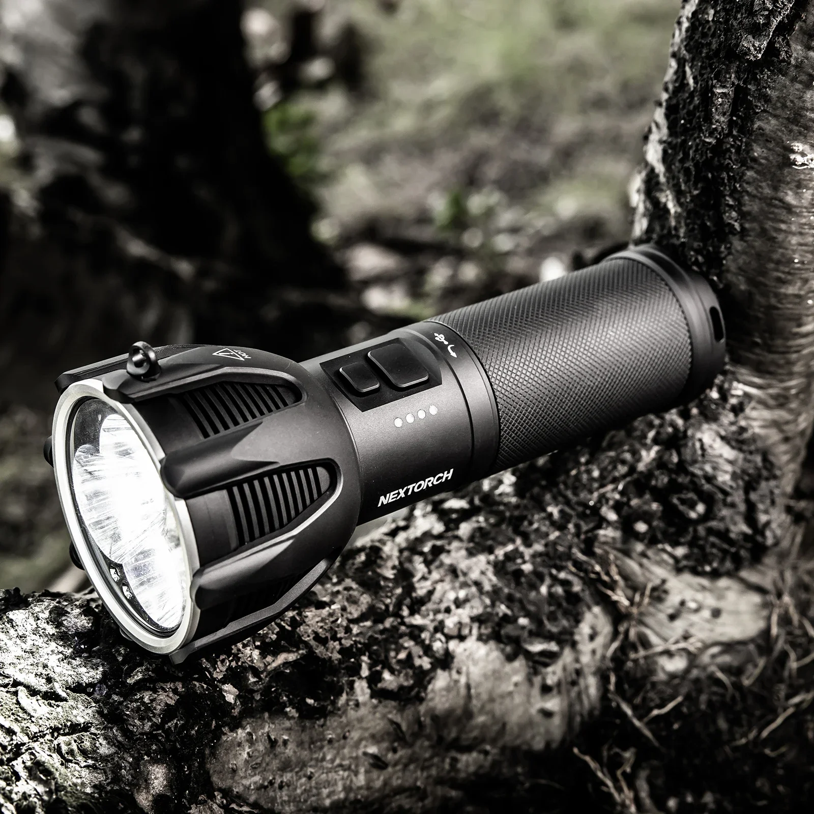 YYHCHigh power Nextorch 15000 lumen fast charging Hand Torch Light Strong Aluminums USB Charging Tactical Searching Flashlight