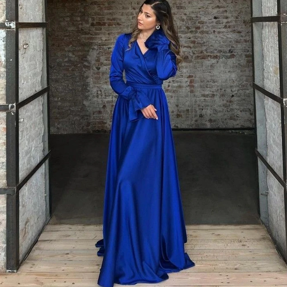 Vestido de noche azul con cuello en V para mujer, Mangas de campana de Arabia Saudita, satén de seda, línea A, invitados de boda, vestidos de fiesta formales elegantes