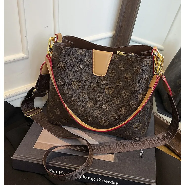 

2025 Monogram Tote Bag, Spacious Niche Crossbody Purse, Women's Commuter Bucket Bag, Minimalist Day to Night Bag, Textured Sling