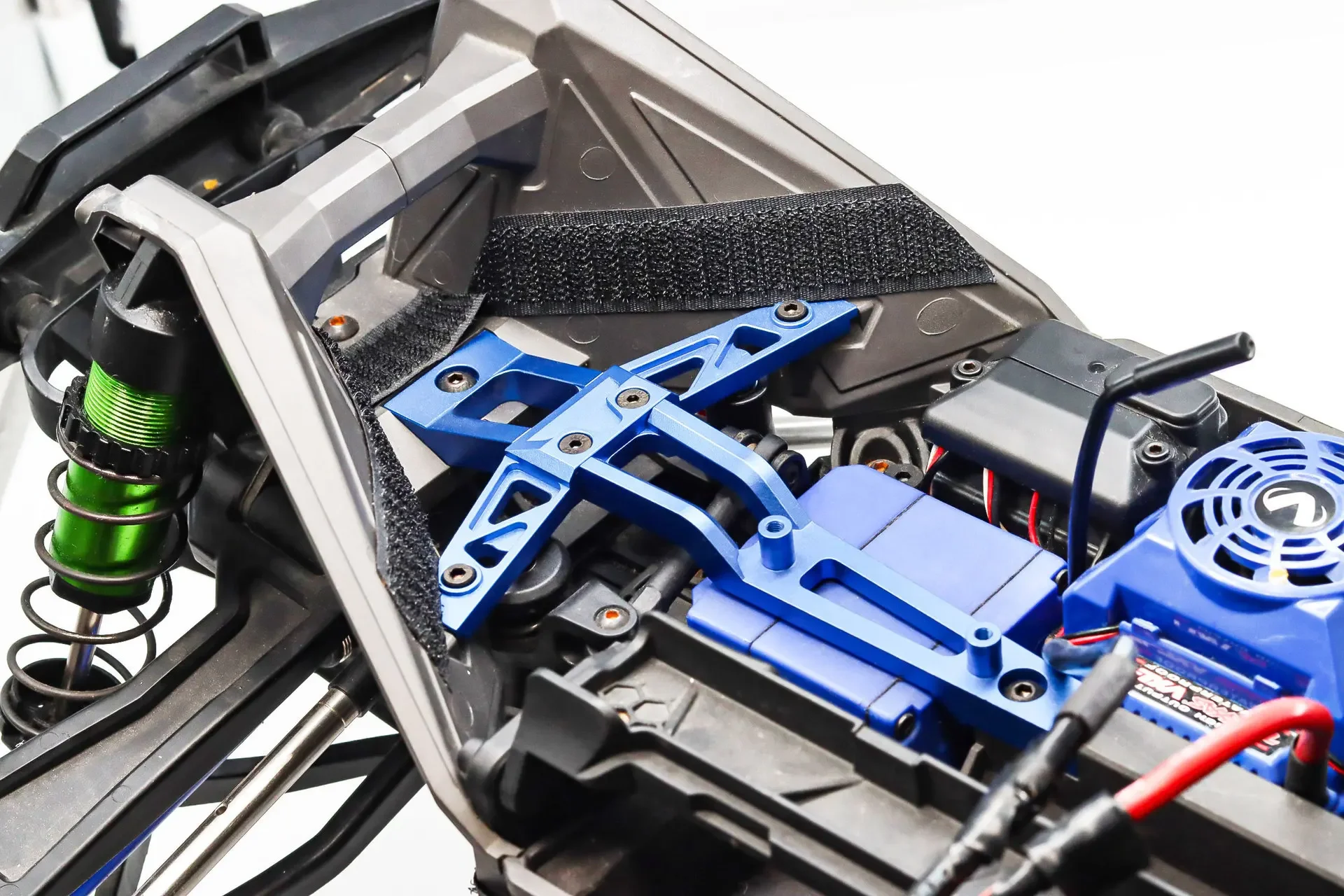 دعامة هيكل أمامي معدني 8921 لـ TRAXXAS 1/8 MAXX SLASH 1/10 MAXX RC ملحقات أجزاء ترقية السيارة