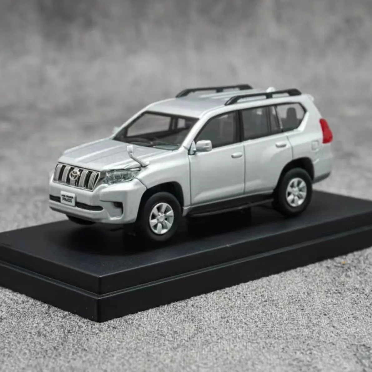 Ebbro 1:64 Toyota Land Cruiser Prado Die-cast Model Car