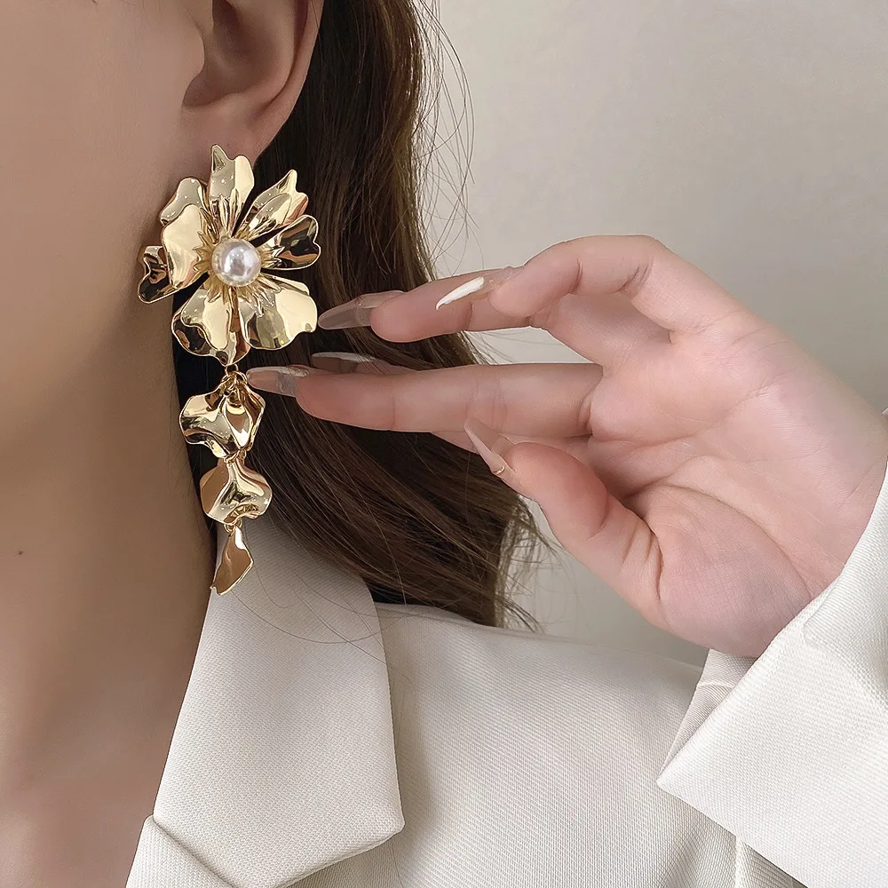 Unique Long Earrings with Pearl Flowers for Women Fashion jewelry for women