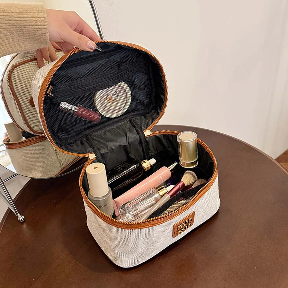 New retro luxury minimalist canvas tote organizer bag with large capacity stylish skincare and toiletry pouch metal label