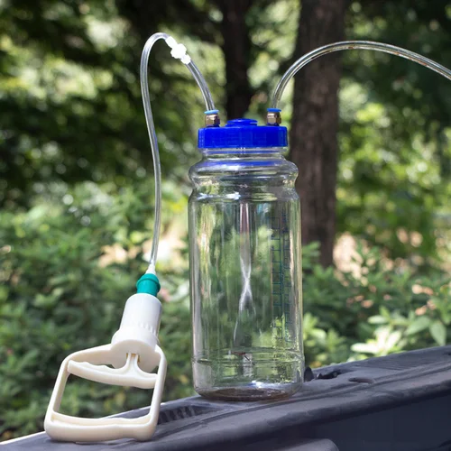 Imagen 1 del producto Artefacto de cambio de aceite de motor Universal de 2L, bomba de aceite de succión Manual, herramienta de mantenimiento al vacío para coche, camión, remolque, motocicleta