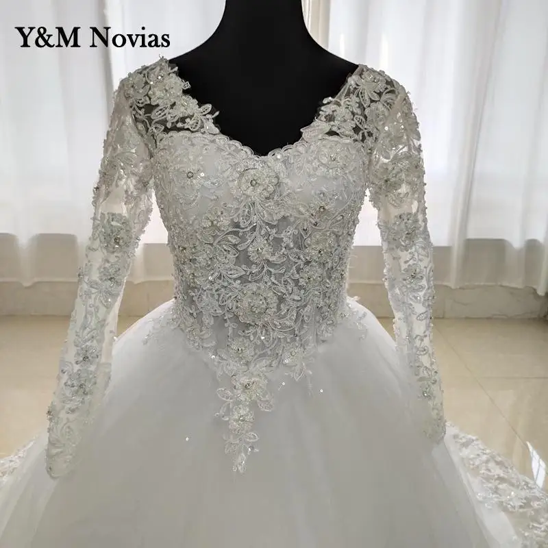 R & M Novias-Luxo Bead Bordado Vestido De Noiva, Vestido De Noiva De Manga Longa, Doce V-Neck Apliques, Plus Size Corpo