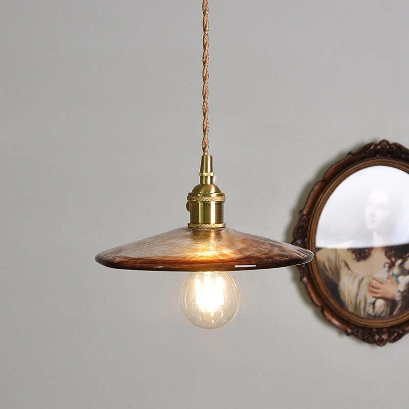 日本のレトロな真鍮の茶色のガラスのシャンデリア創造的なシンプルなバー通路レストラン茶屋の照明