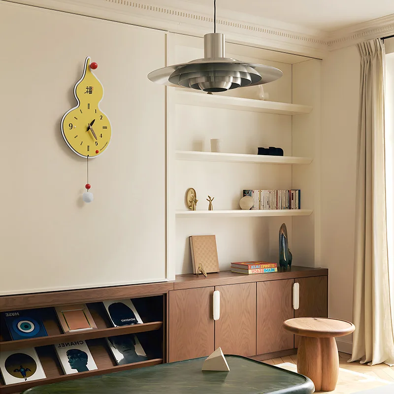 No punching creative gourd clock, high-end decorative wall clock, living room log wind wall clock