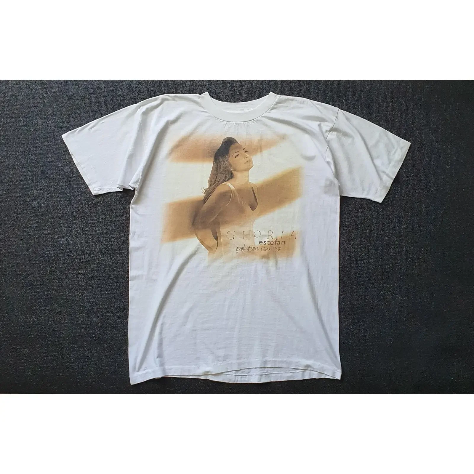 Camiseta vintage de GLORIA ESTEFAN de la gira Evolution de 1997, talla L XL, cantante latina de los años 90, camiseta rara de pop y dance, vintage, con gráfico lavado, para hombre
