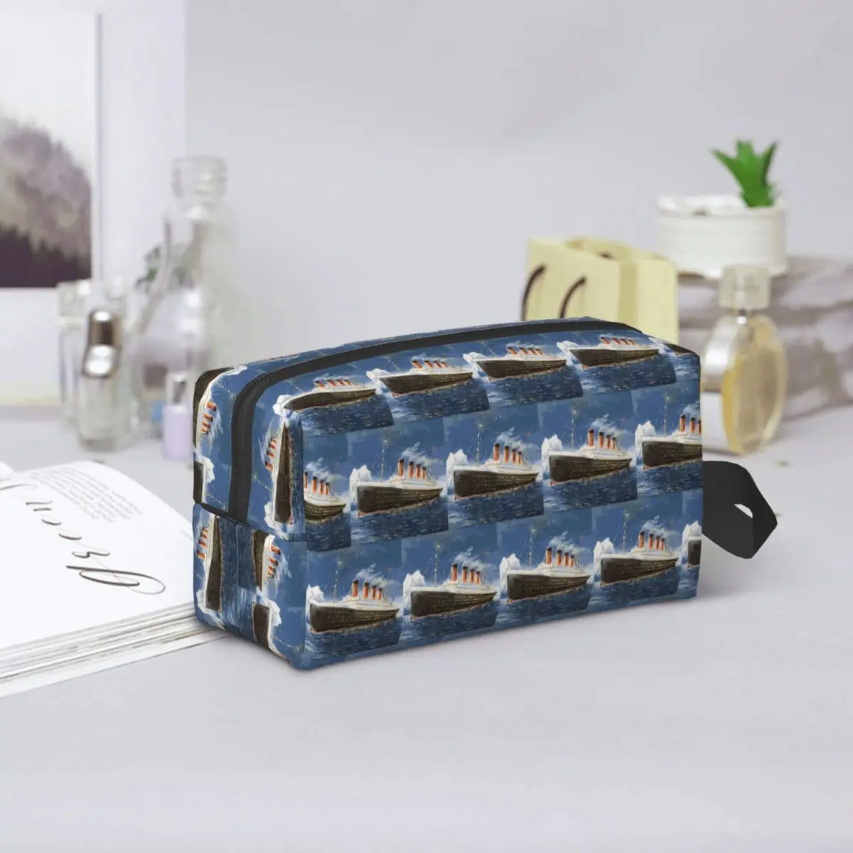 The Most Popular Ship Of All Times, Titanic. Makeup Bag Cosmetic Storage Dopp Kit Toiletry Cosmetic Bag for Women Beauty