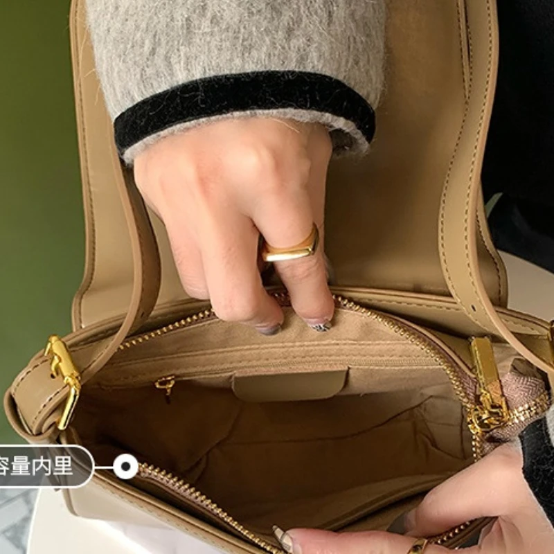 Women's Bag 2023 New Crossbody Bag Simple and Versatile Leather Small Square Bag Luxurious Design Underarm One Shoulder Bag