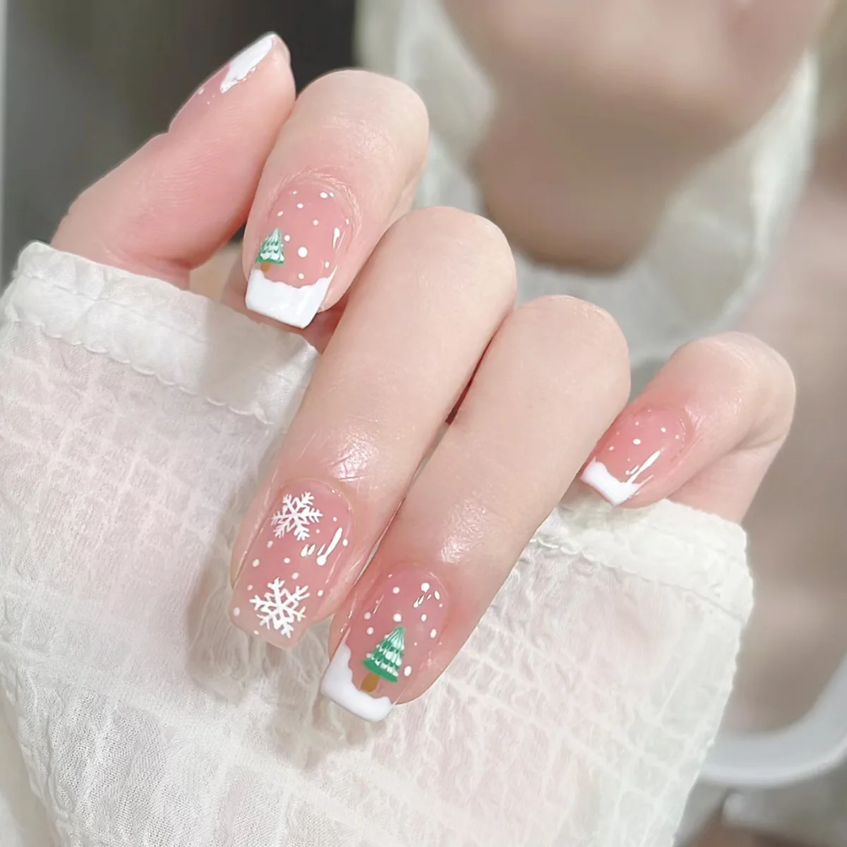 24Pcs Christmas Time False Nails Press on Nails White Snowflake Short Square Red False Nail Wearable Acrylic Manicure for Gift