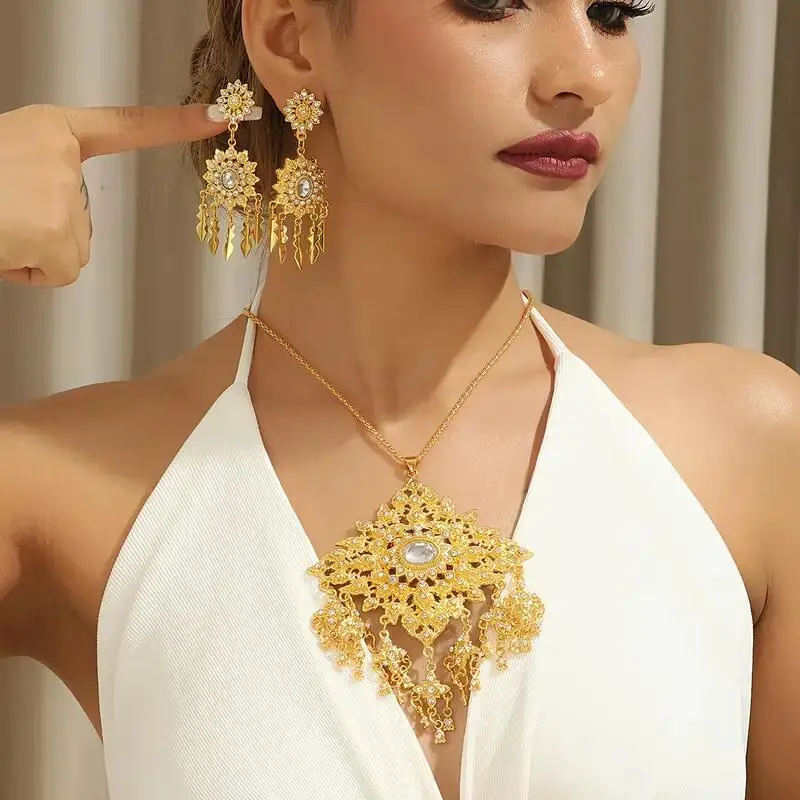 

Fashion Luxury India Thai Necklace Earring Jewelry Set Gold Plated Square Hollow Out Rhinestone Flower Alloy Accessory for Women