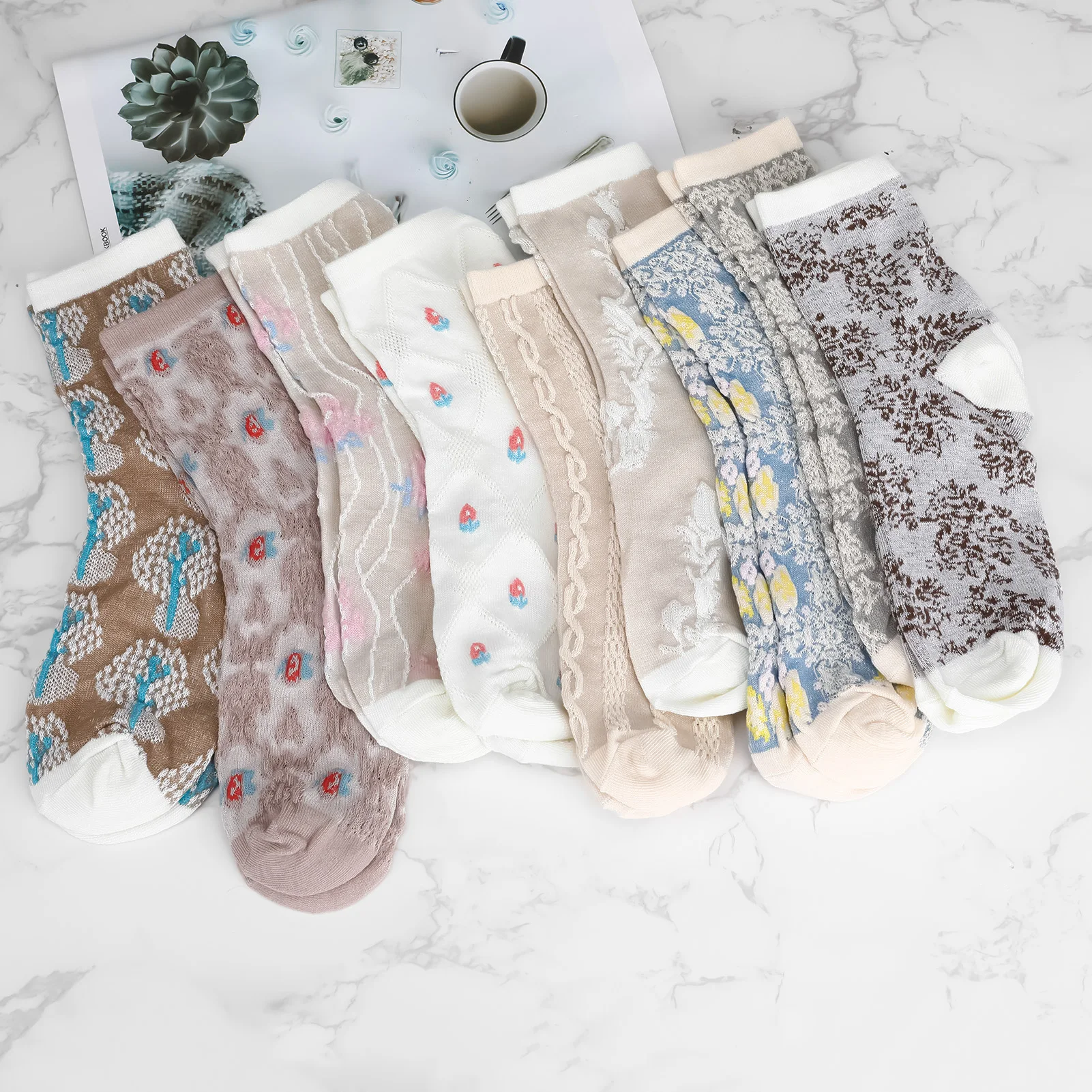 Winter Fashion Calf Socks Floral Embossed Mid-Calf Hosiery Retro Style Warm Cotton Knit Stockings for Women and Girls