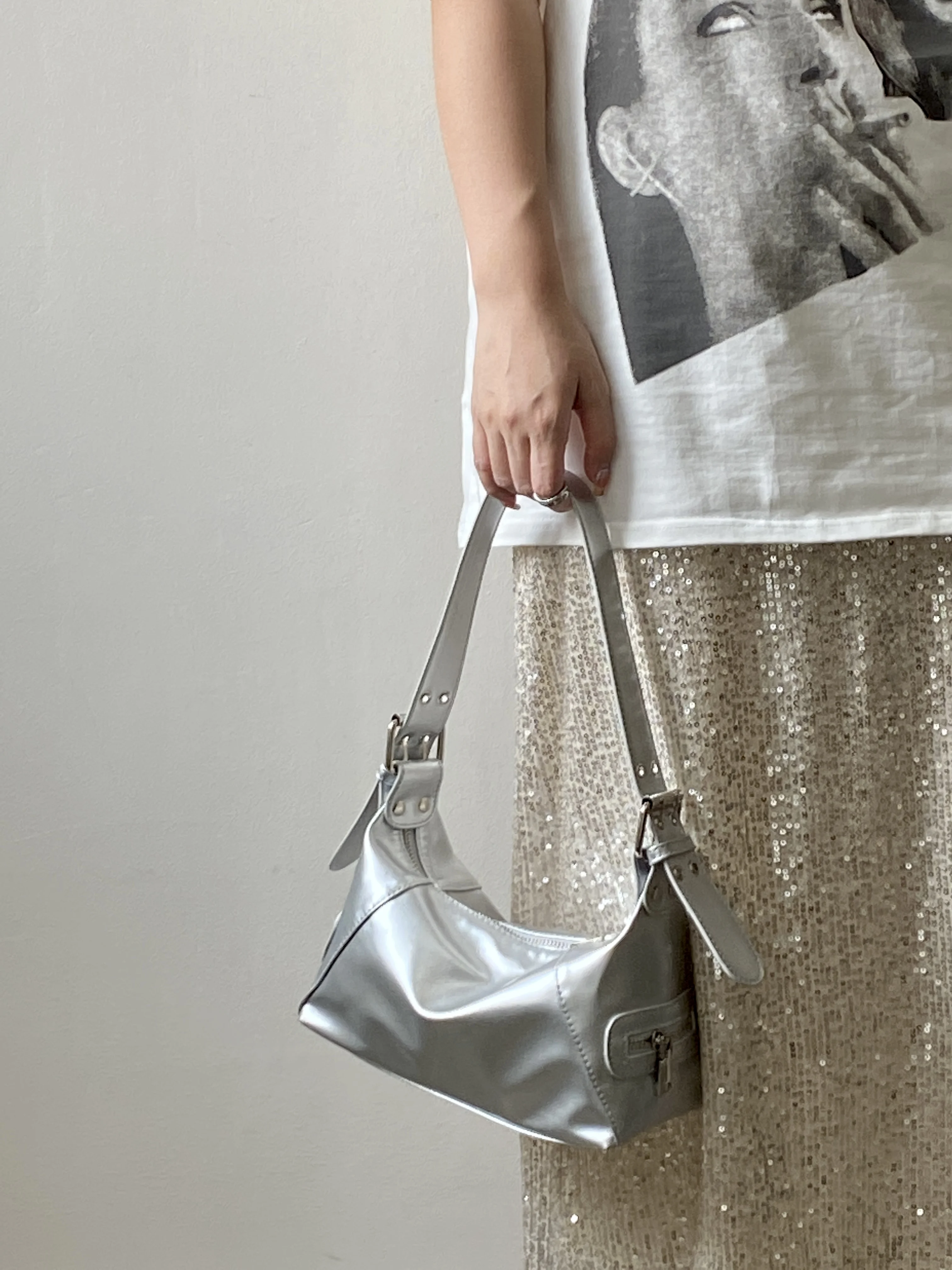 

Elegant and Casual Commuting and Simple One Shoulder Handbag for Women Perfect for Spring and Summer