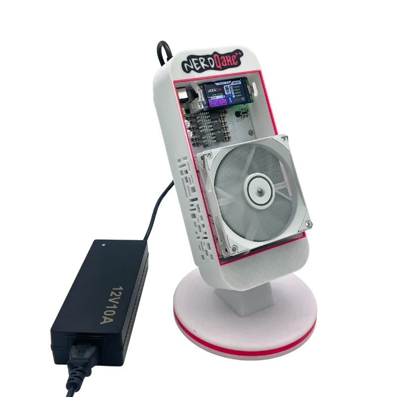 NerdMiner NerdQAxe ++ 4.8T مع قابس الاتحاد الأوروبي/الولايات المتحدة/المملكة المتحدة/الاتحاد الأفريقي NerdQAxe 4.8 BM1370 رقائق NerdQAxe