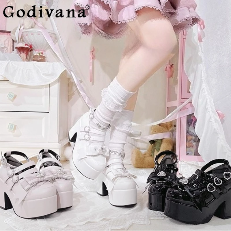 Zapato único Original de estilo japonés para mujer, zapatos de plataforma con brotes de Color blanco y negro, zapatos de tacón medio bonitos y dulces de Lolita