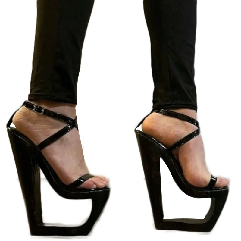 SHOFOO Sandalias de tacón alto de mujer de moda. Sandalias de charol rojo (negro) Aproximadamente 20 cm de altura del tacón. Sandalias de estilo extraño.