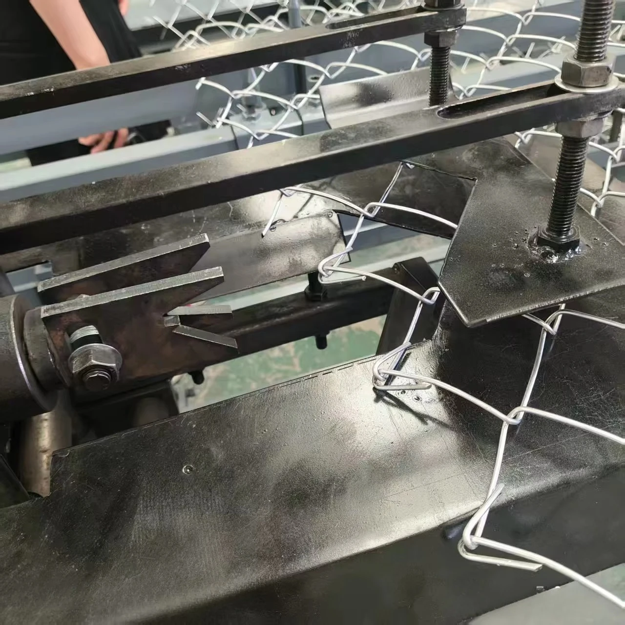 High Efficiency Fully Automatic Heavy Duty for Construction Highway Security Residential Isolation Chain Link Fence Machine