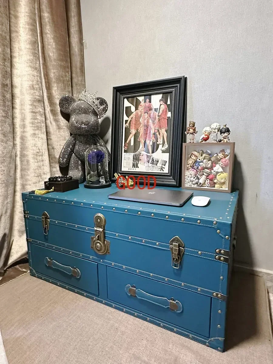 Europäisches Couchtisch-Display aus Leder im Retro-Stil