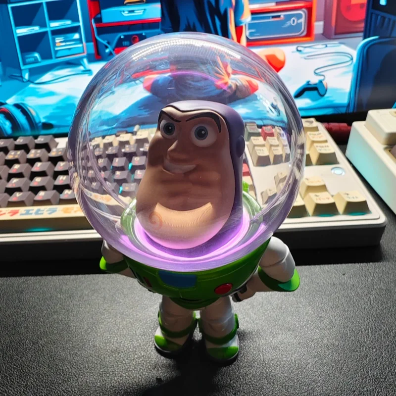 

В наличии: Ночник-фигурка Базза Лайтера с подвижной головой, коллекционная фигурка Дисней из «Истории игрушек» в стиле Stealth Armor, украшение для стола, подарок