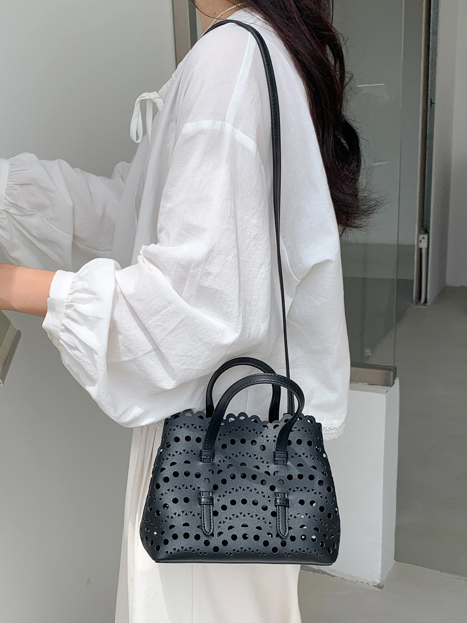 

Faionable Hollow out Design Korean Sle Women's Crossbody Bag Single oulder Basket Handbag Simple Ele Daily Use