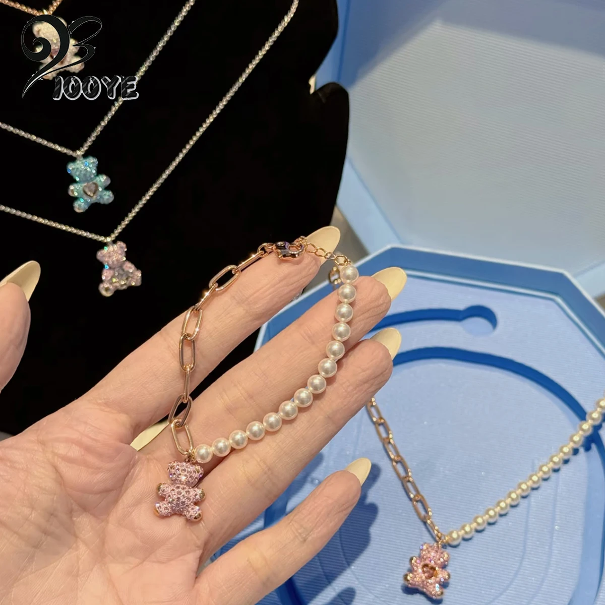 

Новый тренд 2025 года, комплект ювелирных украшений на годовщину, очаровательный синий, розовый медведь, прыгающий кристалл, модное ожерелье, браслет, серьги, подарок для женщин