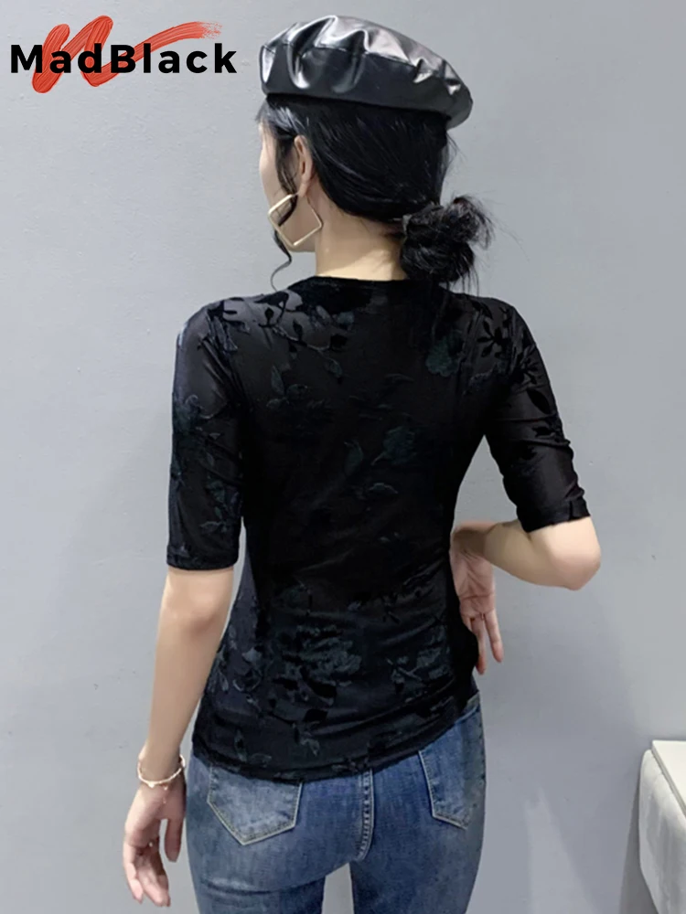 MadBlack Summer European Clothes T-Shirt Chic Sexy V-Neck Jacquard Weave Women Tops Half Sleeve Bottoming Shirt New Tees T27605L