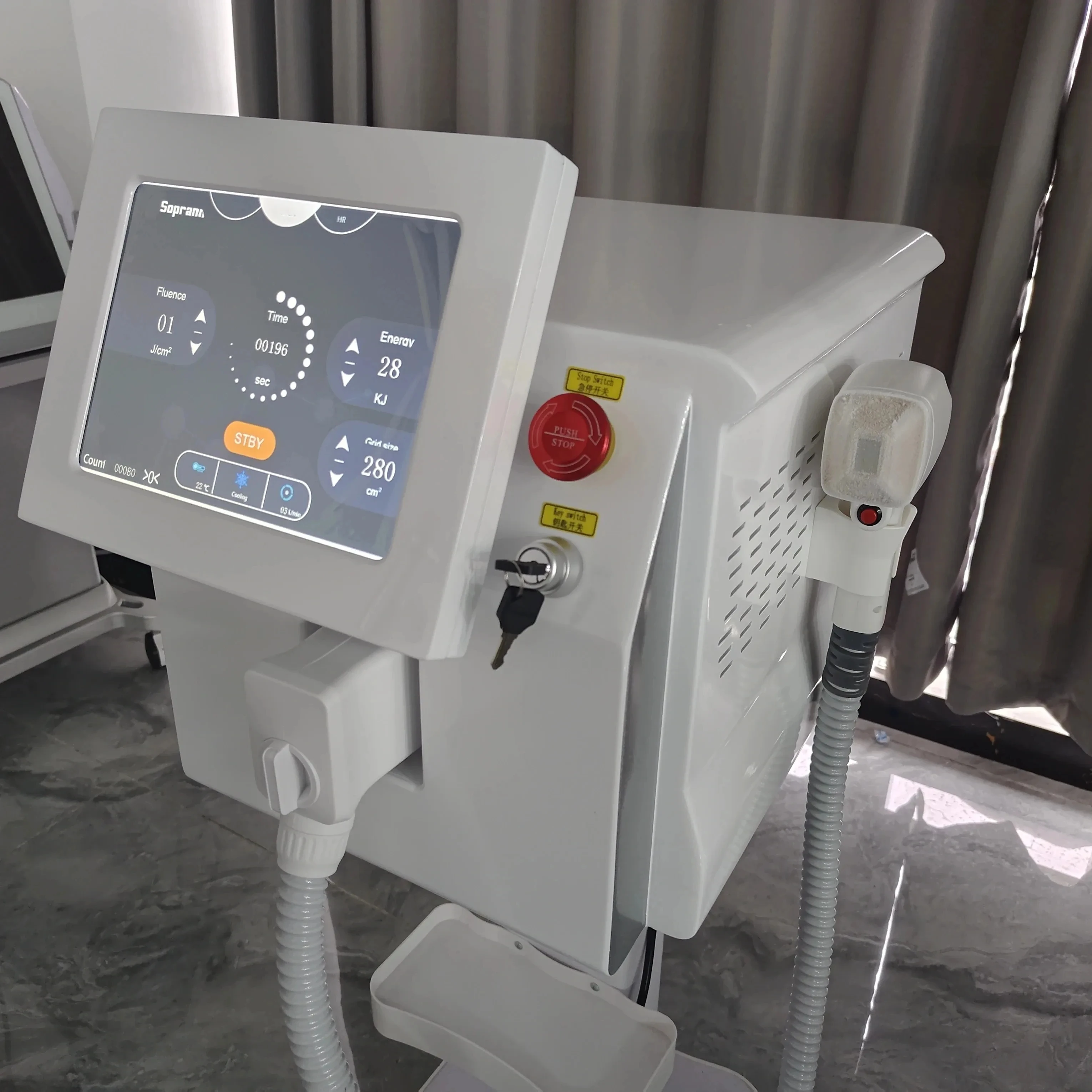 The Latest 808 Diode Las/er ha/ir Removal Machine 3500W Ultra-high Power Freezing Point Lase/r Head Home Salon Equipment