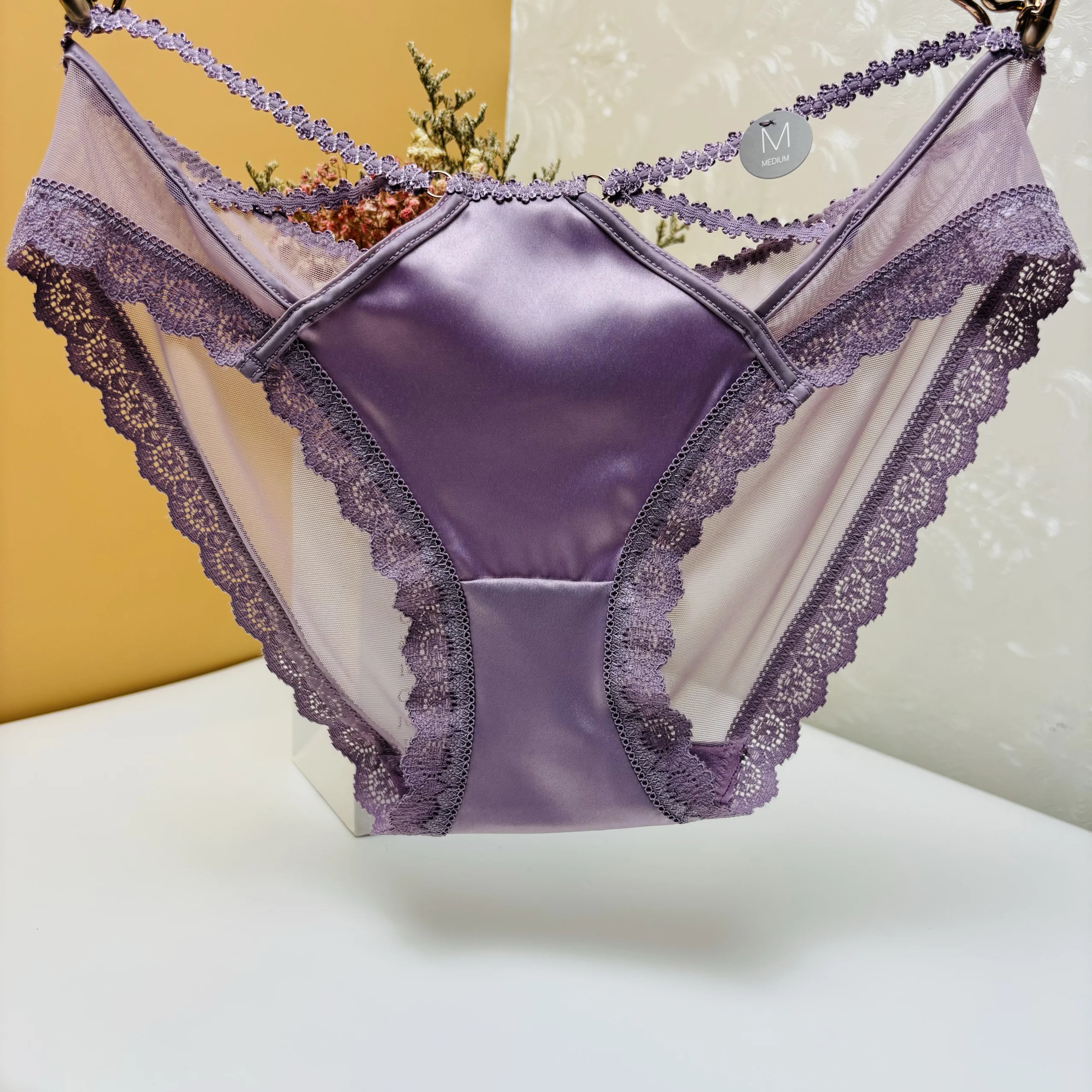 Shorts Triângulo de Cintura Baixa com Borda Larga de Algodão Lycra Macio e Renda, Detalhe Sexy nas Costas, Uso Diário, Tecido...