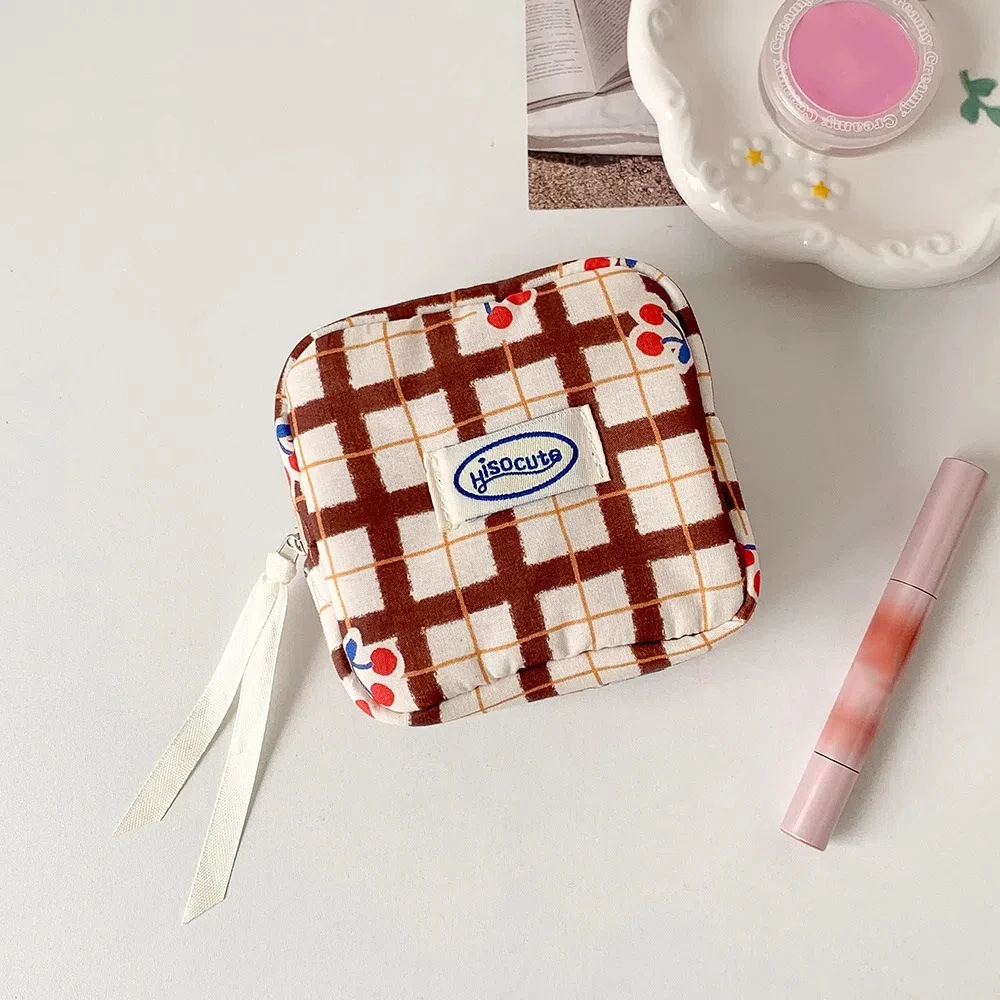 Large Capacity Y2K Cherry Pencil Case Checkered Cartoon Cherry Cosmetics Storage Korean Pencil Bag Handheld Zipper