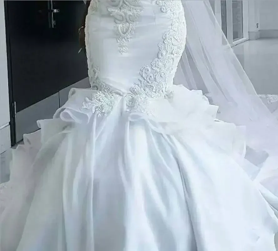 Customized African Woman Mermaid Wedding Dresses Sexy Fit And Flare Lace Bridal Gown With Long Train