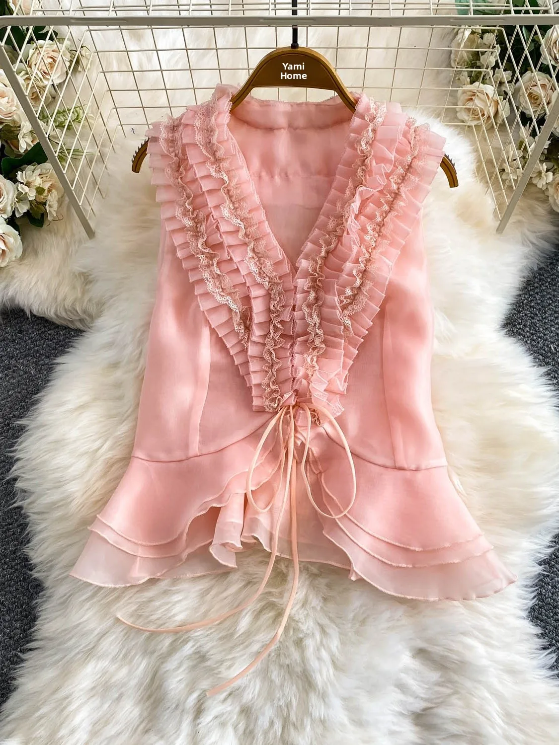 

Sweet Style Lace Trim V-Neck Shirt Women's Summer Age-Defying Design Tie-Belted Loose Fit No-Sleeve Top for Traveling