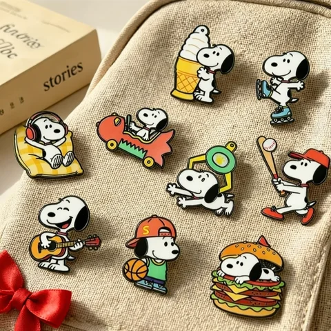Backpack Pin Snoopy Enamel 4/6/7/8/10Pcs Snoopy Enamel Pin Set Cartoon Charlie Brown Woodstock Brooch Lapel Pins for Backpack Clothes Badge Cute Fans Gift