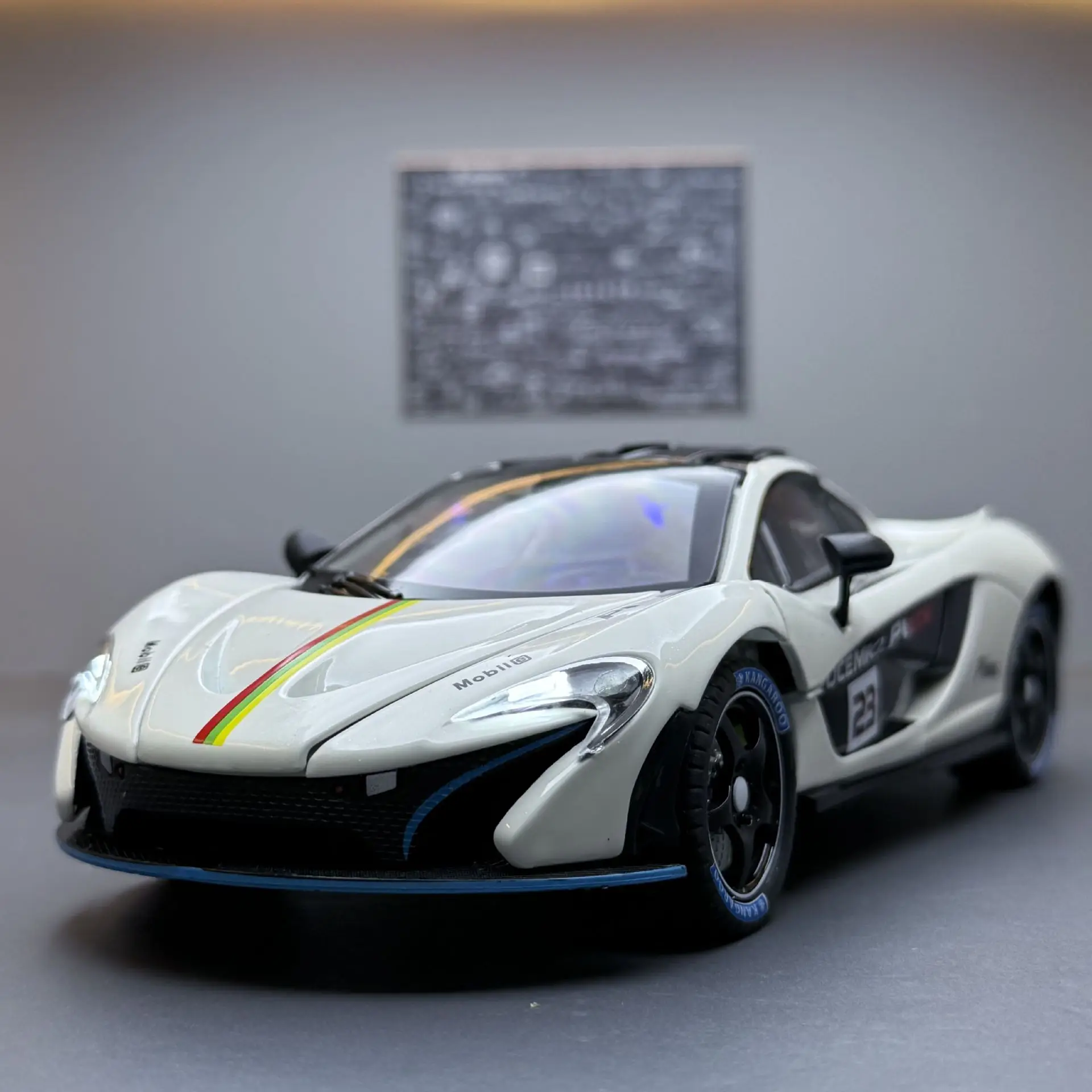 1:24 McLaren P1 Sportwagen mit Ton und Licht, zurückziehbares Spielzeugauto, Tonmodell, Ornament