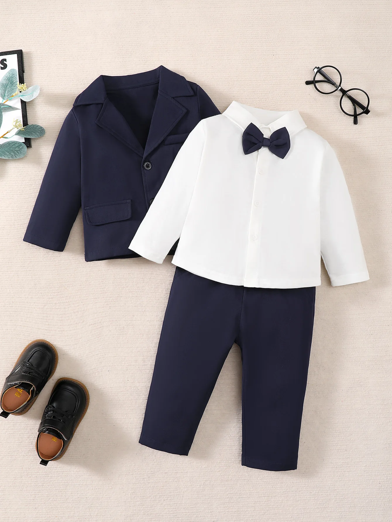 Gentleman-Style Three-Piece Suit for Baby Boys, Featuring a Navy Blue Blazer Paired with a White Long-Sleeved Shirt, a Matching Tie, and Matching Suit Trousers, Suitable for Formal Occasions Such as First Birthday Parties, Wedding Flower Boys, and Birthday Parties.