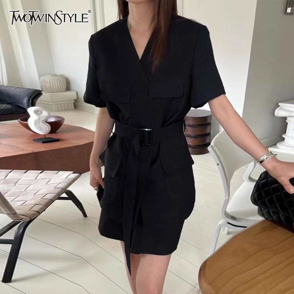 

TWOTWINSTYLE черное пальто на шнуровке женское с v-образным вырезом и коротким рукавом свободное повседневное базовое женское пальто летняя новая мода стиль